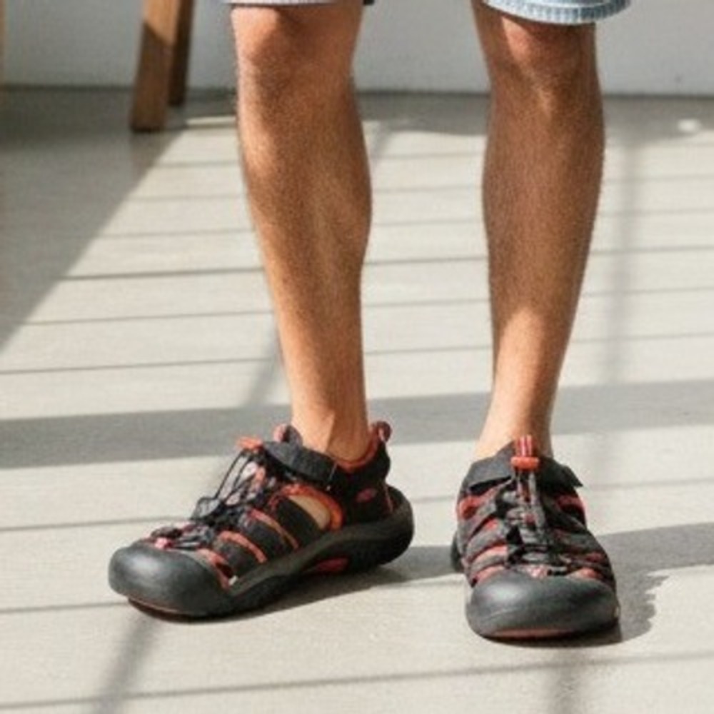 KEEN Newport H2 Men's‎ Waterproof Closed Toe Hiking Sandals - Size 6